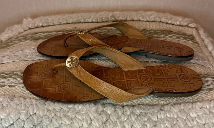 Tory Burch Brown Leather Logo Medallion Thong Sandals Size 11