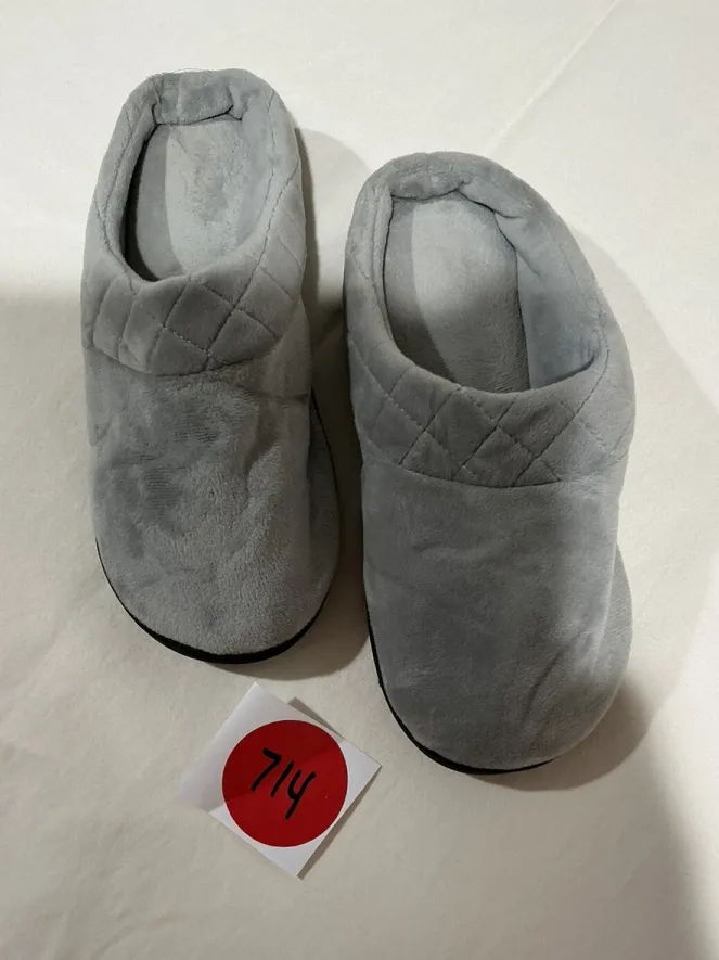 Woman’s Medium Gray Micro Fiber Dearfoams Slip On Slippers Size Medium 7-8 #714