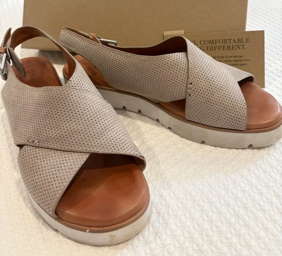 Kenneth Cole Perforated Crisscross Slingback Sandals in Light Beige
