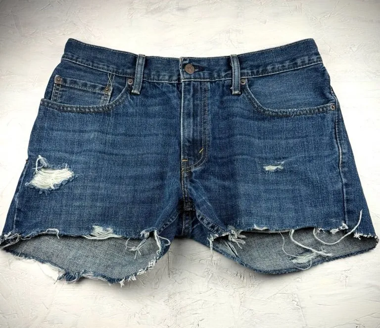 Levi’s 527 Cutoff Denim Shorts Distressed Raw Hem Blue W32
