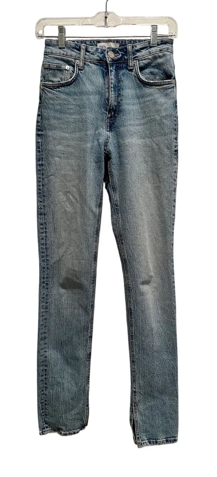Zara High Waisted Slim Split Hem Jeans Light Wash Size 0 Casual Denim Going Out