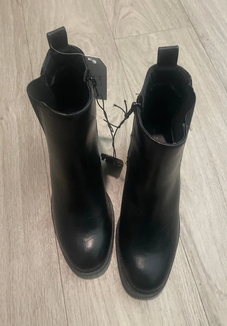Black Women's Chelsea Ankle Boots