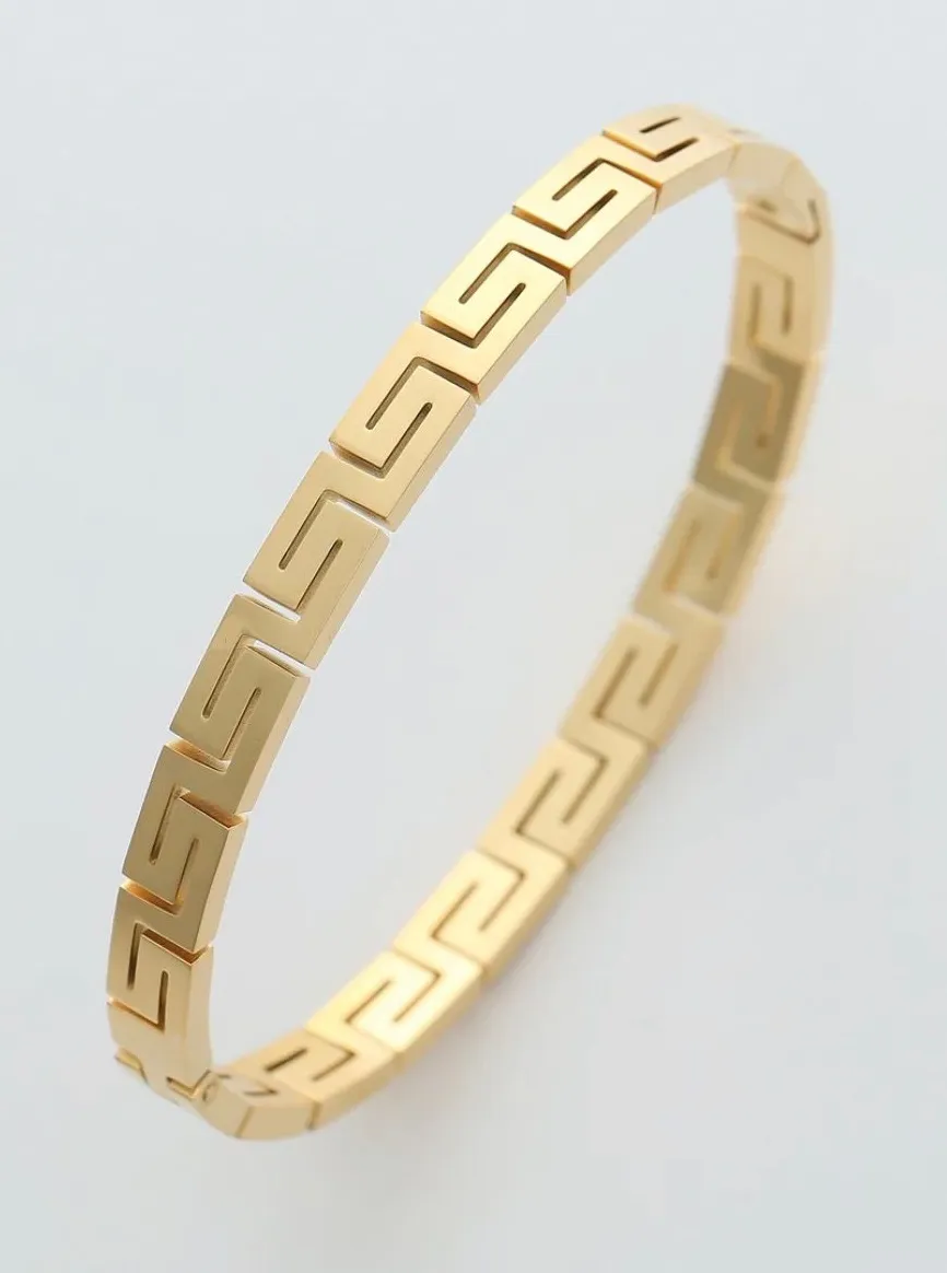Eternal Chic High End Gold Timeless Designer Cuff