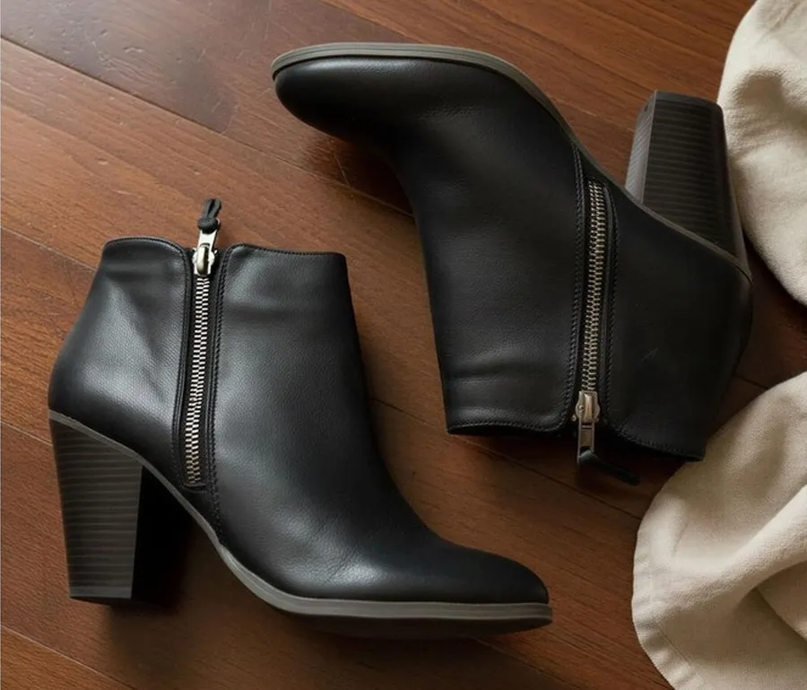Charlotte Russe Women's Ankle Booties Black Side Zip Block Heel Size 9