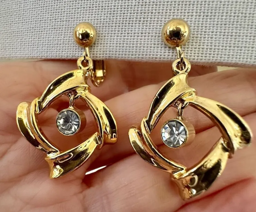Gold tone rhinestone vintage clip on earrings