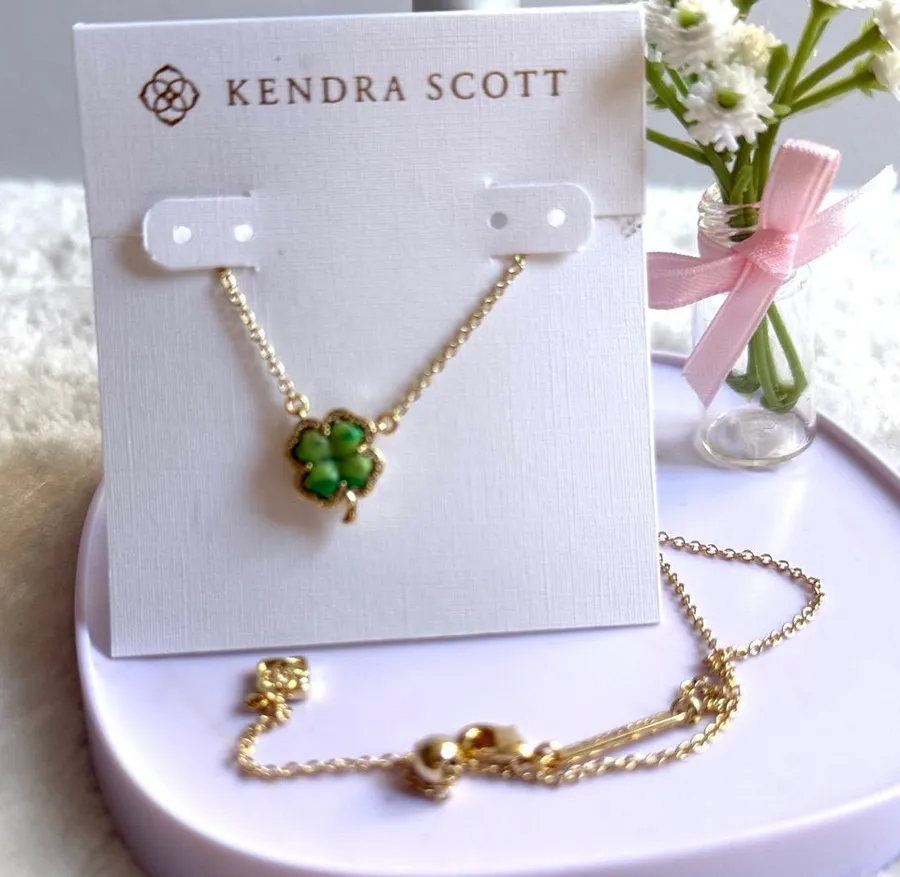 Kendra Scott
Clover Short Pendant Necklace