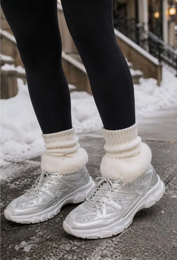 Sketchers Silver Fur Trim White Winter Snow Boots Size 7.5 Y2K Snow Bunny