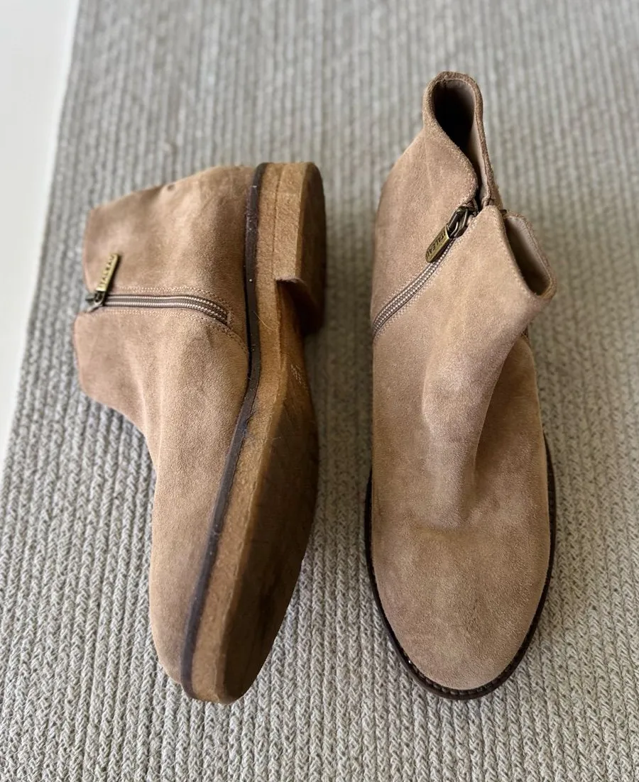 Italeau Suede Ankle Booties in Light Taupe Tan Brown with Side Zip Sz 10.5