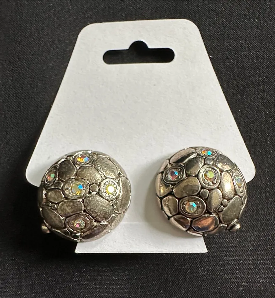 Vintage silvertone EUC clip earrings. Pebbled design dome w/ AB crystal accents Silver