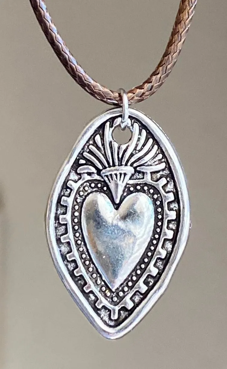 Handmade vintage antique goth style heart necklace 🙏❤️