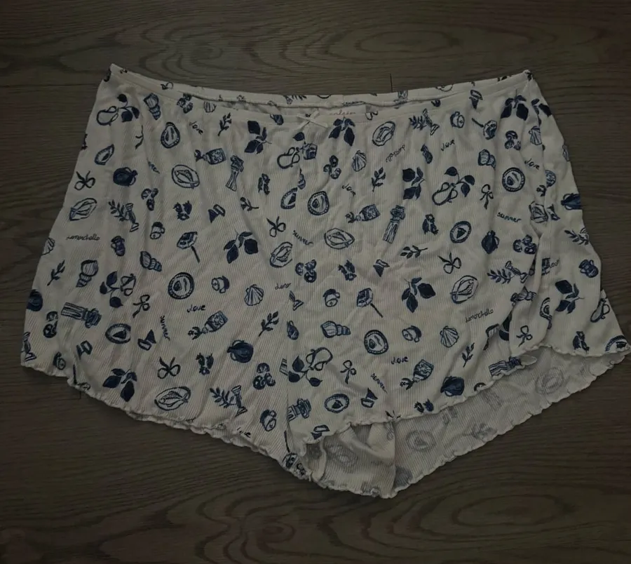 Colsie Womens Ribbed Pajama Shorts White Blue Seashell Print Lettuce Edge Large