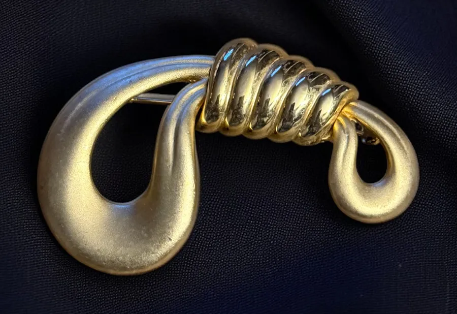 Vintage M. Jent gold tone knot brooch