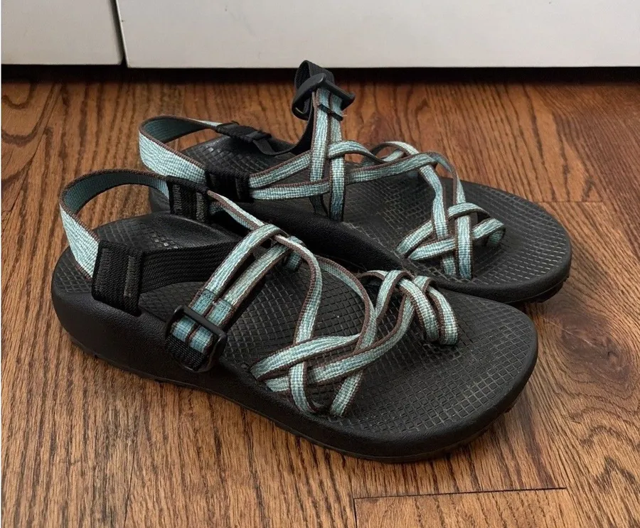 Chaco Sport Hiking Blue/Brown Sandals Strappy Toe Loop Shoe VIBRAM Sole Womens 8
