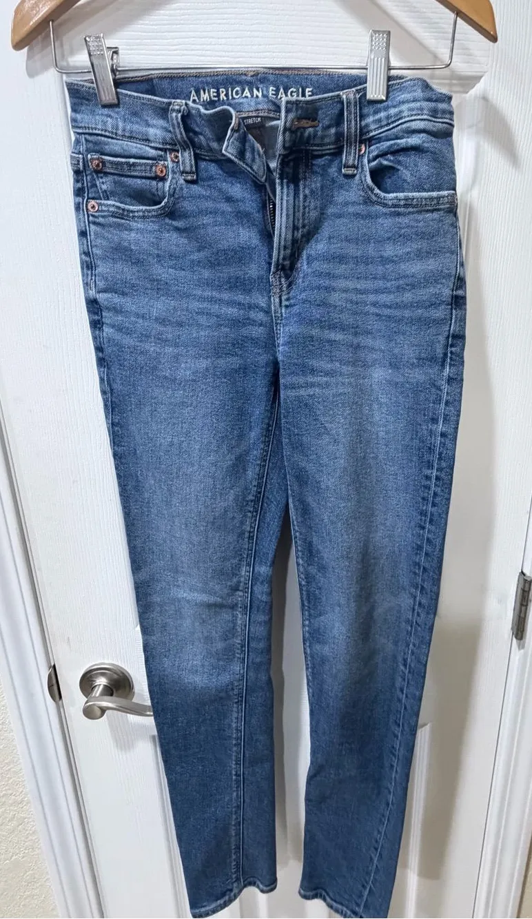 American Eagle women’s 90s skinny jeans with stretch size 0