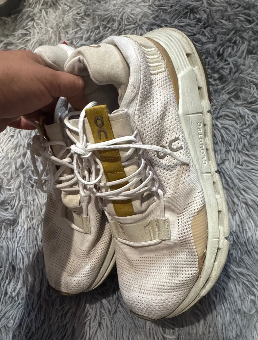 On Running Women’s Lightweight White and Beige Sneakers Size 8.5