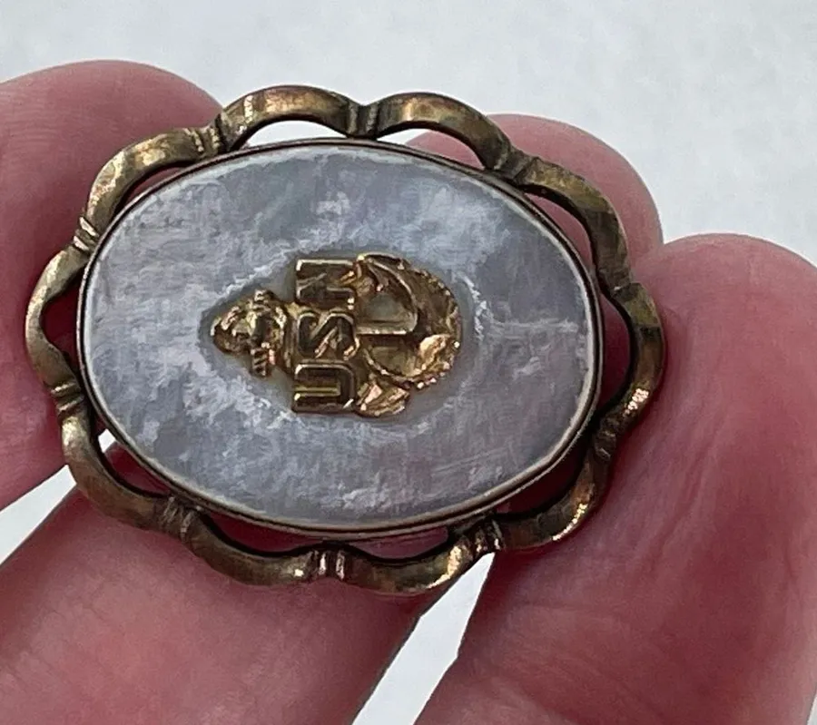 VTG WWII USN( United States Navy) sweetheart locket. Mother of pearl with Anchor Gold