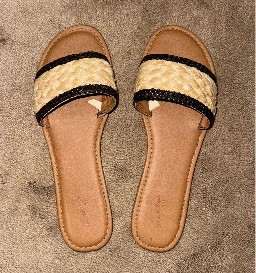 Universal thread sandals