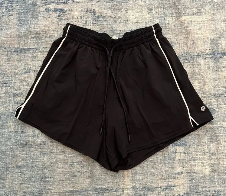Lululemon Black White Lightweight High Rise Relaxed Liner Short 3" W7DD9S Size 2