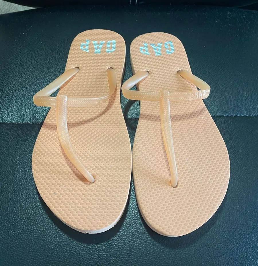 GAP Women’s Tan T-Strap Sandals with Logo Size 9