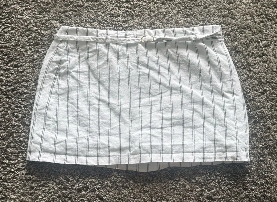 Abercrombie & Fitch White Mini Skort with Thin Gray Pinstripes