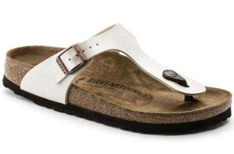 Birkenstock Gizeh in Light Gold Size 38 (US Size 7-7.5)