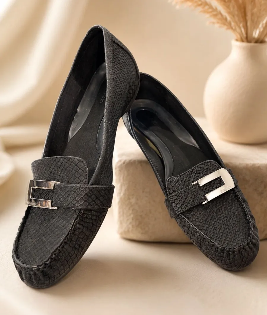 Calvin Klein Flats Women KADYN 10M Black Slip On Casual Shoes EUC