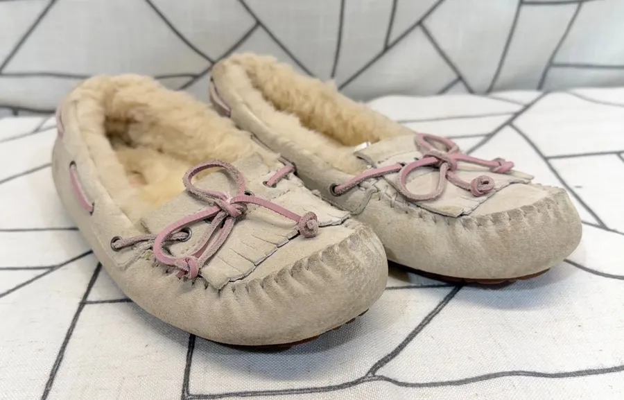 UGG Dakota Slippers Size 6 Gray Pink Suede Fringe Moccasins 1003799