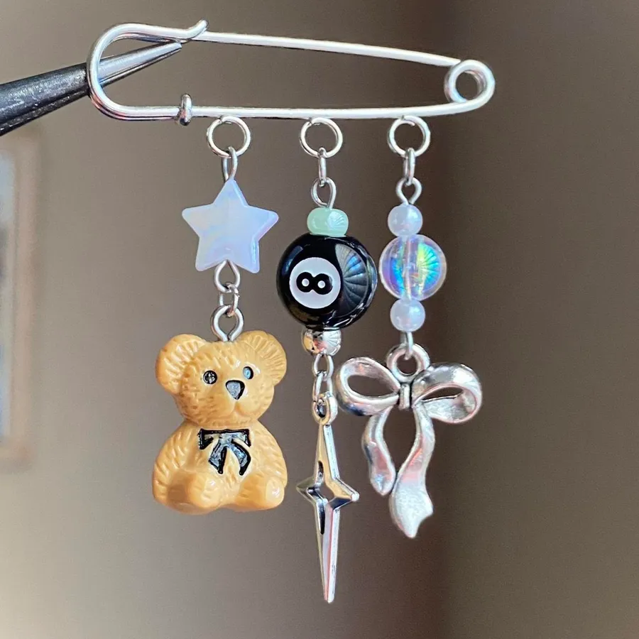 Kawaii retro y2k funky unique dangle brooch/pin/bag & shoes accessory🧸🩵