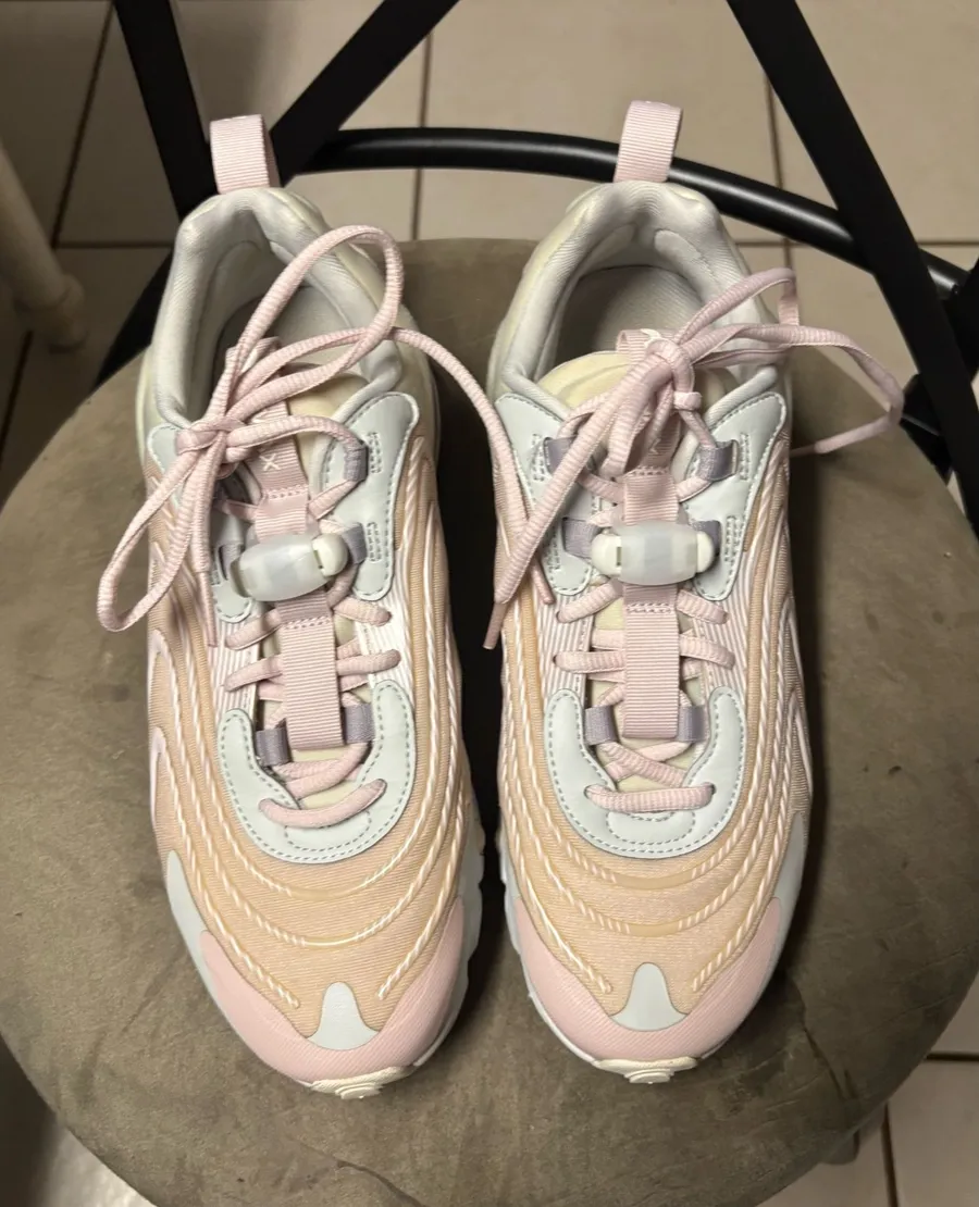 Size 8 Nike Photon Dust/ Summit White/Barely Rose Air Max 270 React Sneakers