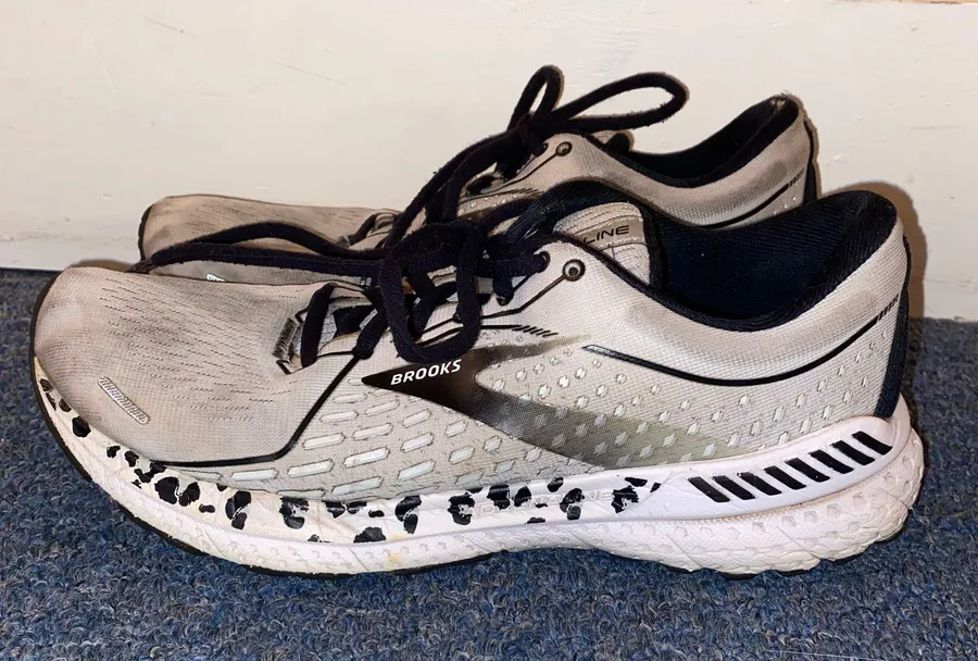 Brooks Adrenaline Guide rails women 8.5 running shoes grey & black