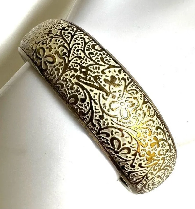 Cream and gold tone pattern bangle bracelet