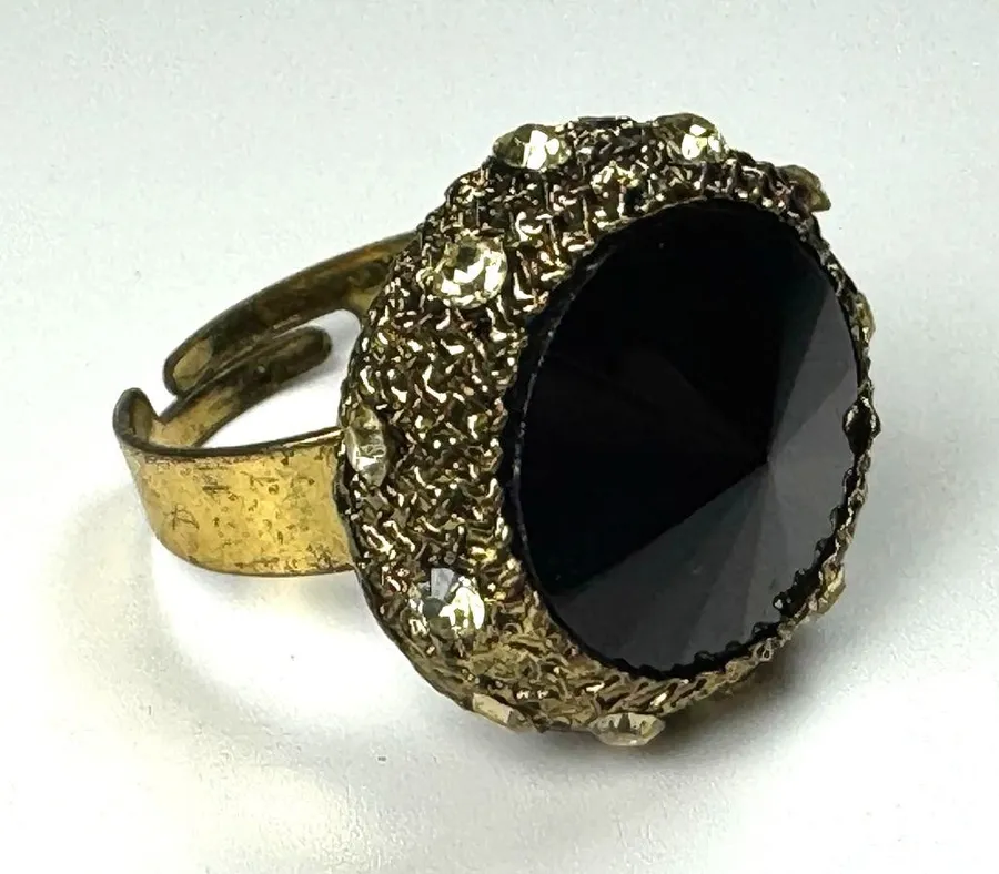 Unbranded Black Adjustable Costume Jewelry Ring Fits Size 5 Light Tarnishing