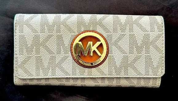 Michael Kors Vanilla/Beige Signature Canvas Fulton Flap Continental Wallet
