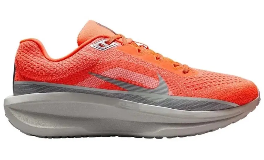 NWOB Nike Wmns Zoom Winflo 11 'Hyper Cimson' Sneakers. Size 9. MSRP $149