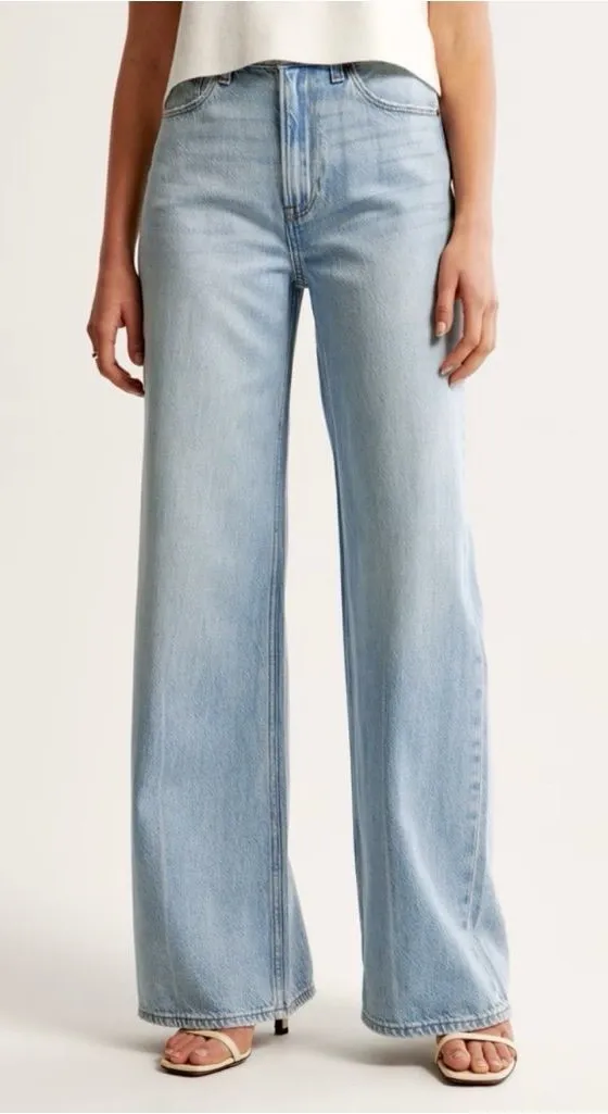 Abercrombie & Fitch Jeans Women Size 8 Light Blue Long Wide Leg High Rise Denim