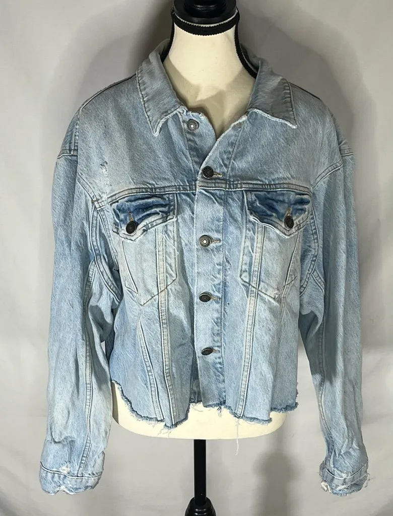 We The Free People Light Wash Blue Distressed Raw Hem Cropped Denim Jacket Med