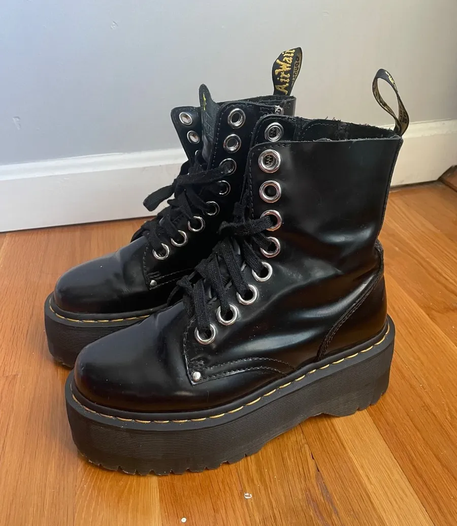 Dr. Martens Jadon Max Black Buttero Leather Platform Boots 8-Eye Zip 6 25566001