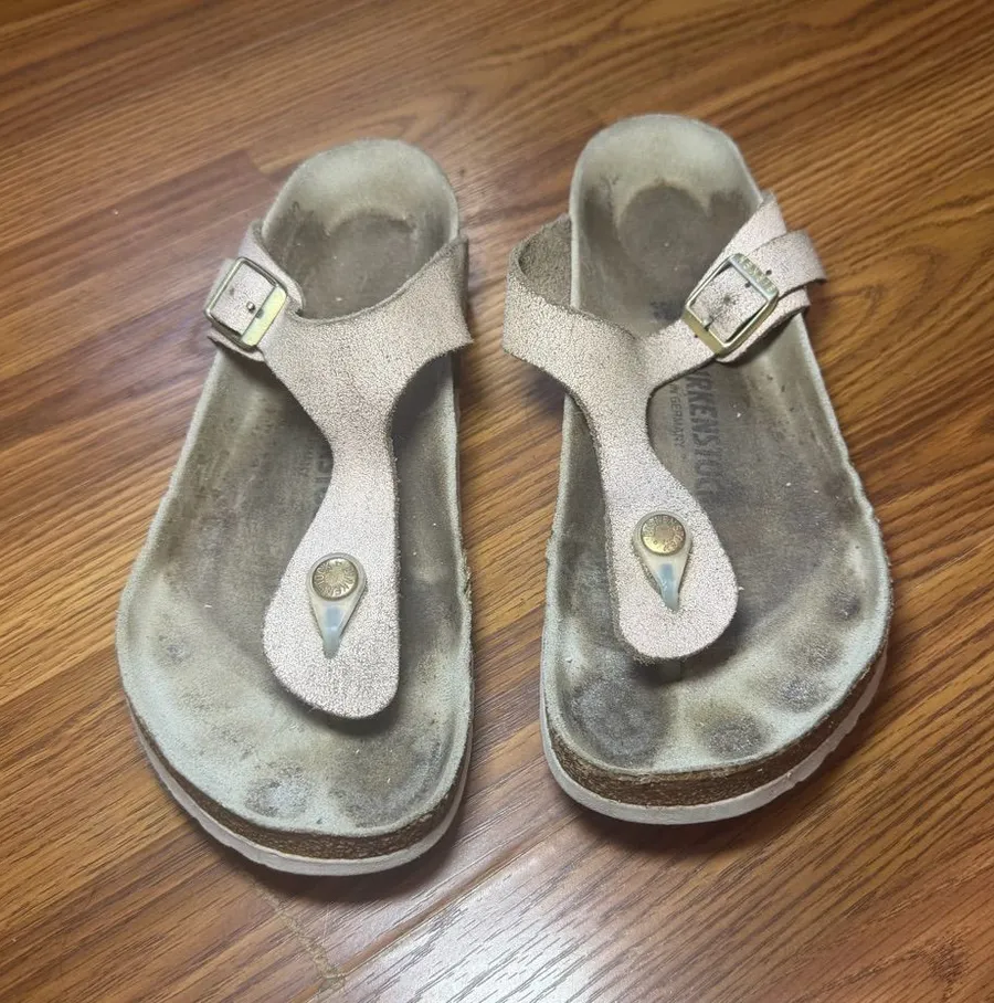 Birkenstock Gizeh champagne metallic leather sandals 40 9-9.5