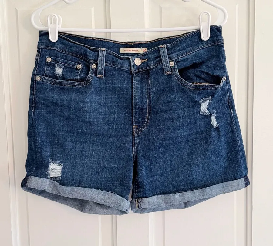 Levi’s Mid Length Distressed Cuffed Denim Shorts Women’s Size 30