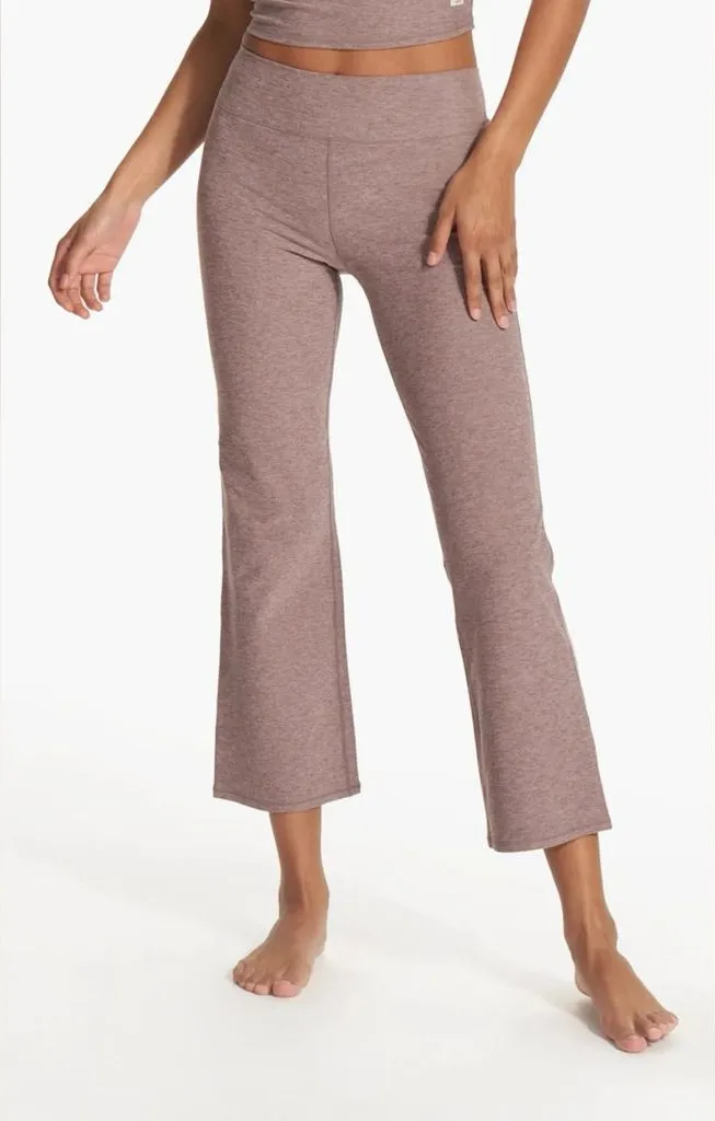 VUORI Mid Rise Elevation Slim Bootcut pant in Hazel Heather Size Large