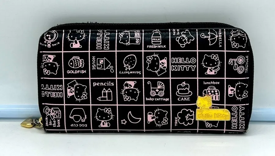 SANRIO HELLO KITTY black and pink zip around wallet
