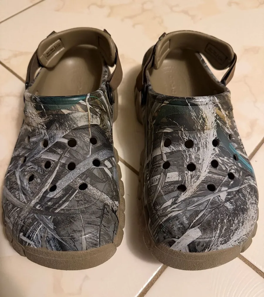 Women’s Camouflage Clog Sandals - Gray/Tan