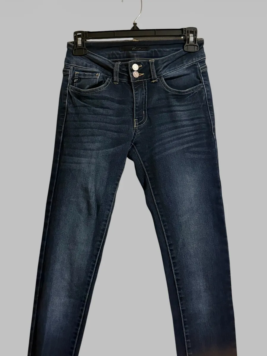 Kancan women’s size 24 high wasted, dark wash, skinny jeans Blue