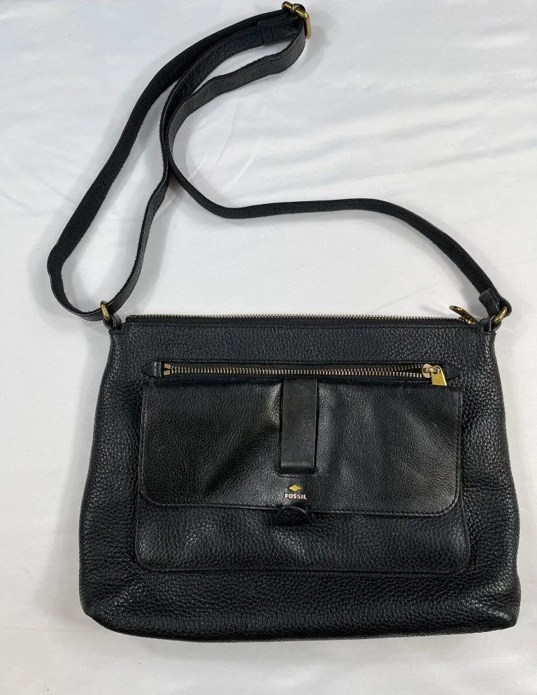 Fossil SKU 7461 Black Leather Crossbody Bag Purse