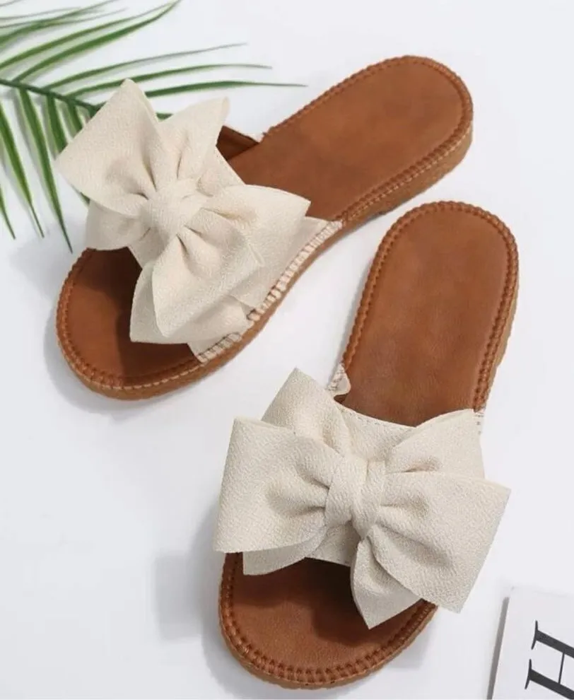 ✨Preppy Flat Slippers✨ Tan Size 8