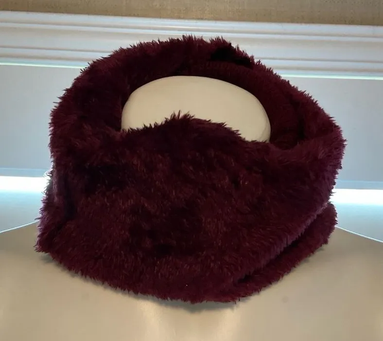 Elegant Maroon Faux Fur Scarf
