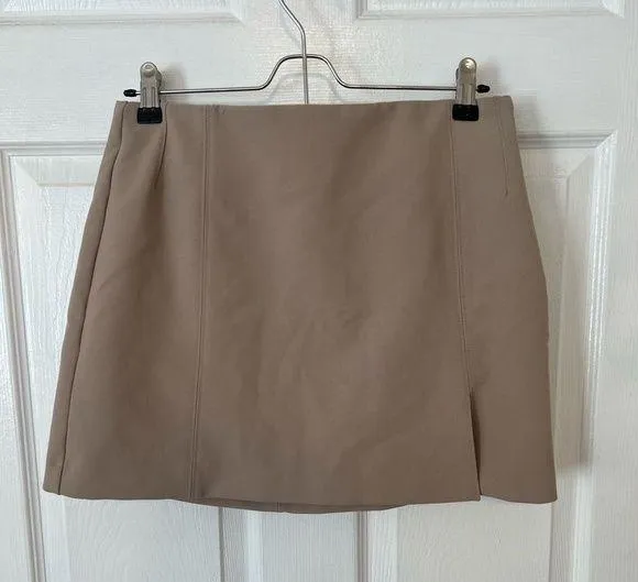 Tan Skirt size Medium. Only worn once - great condition!