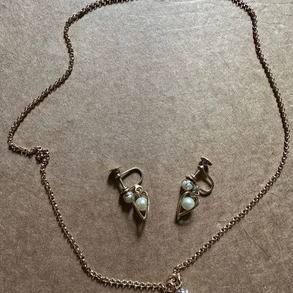 Elegant Gold Pearl Necklace and Earring Set Size OS