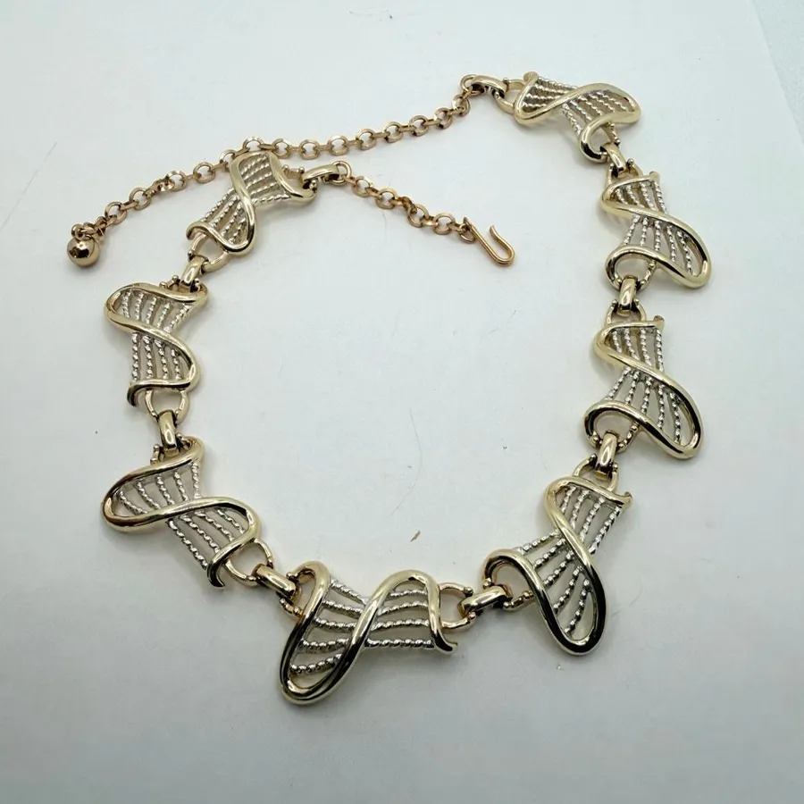 Vintage Gold Tone Sculptural Twisted Ribbon Link Statement Necklace