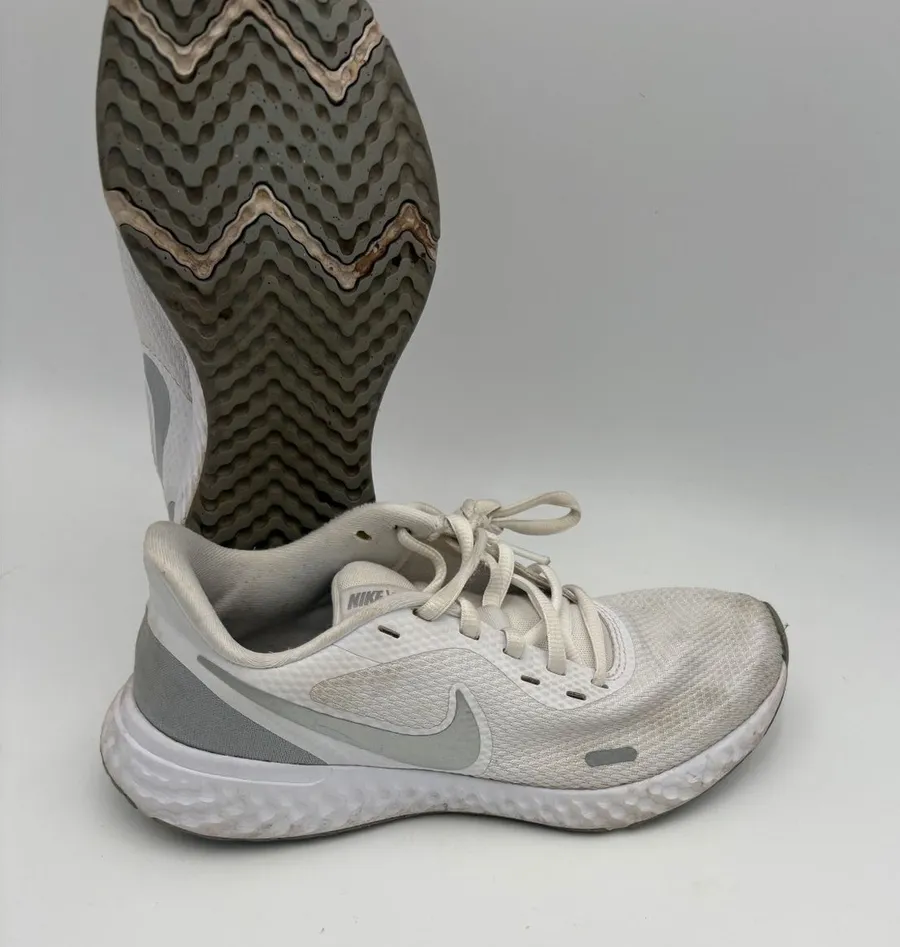 Nike Revolution 5 Woman’s 6.5 White and Gray Running Shoes Nike Sneakers